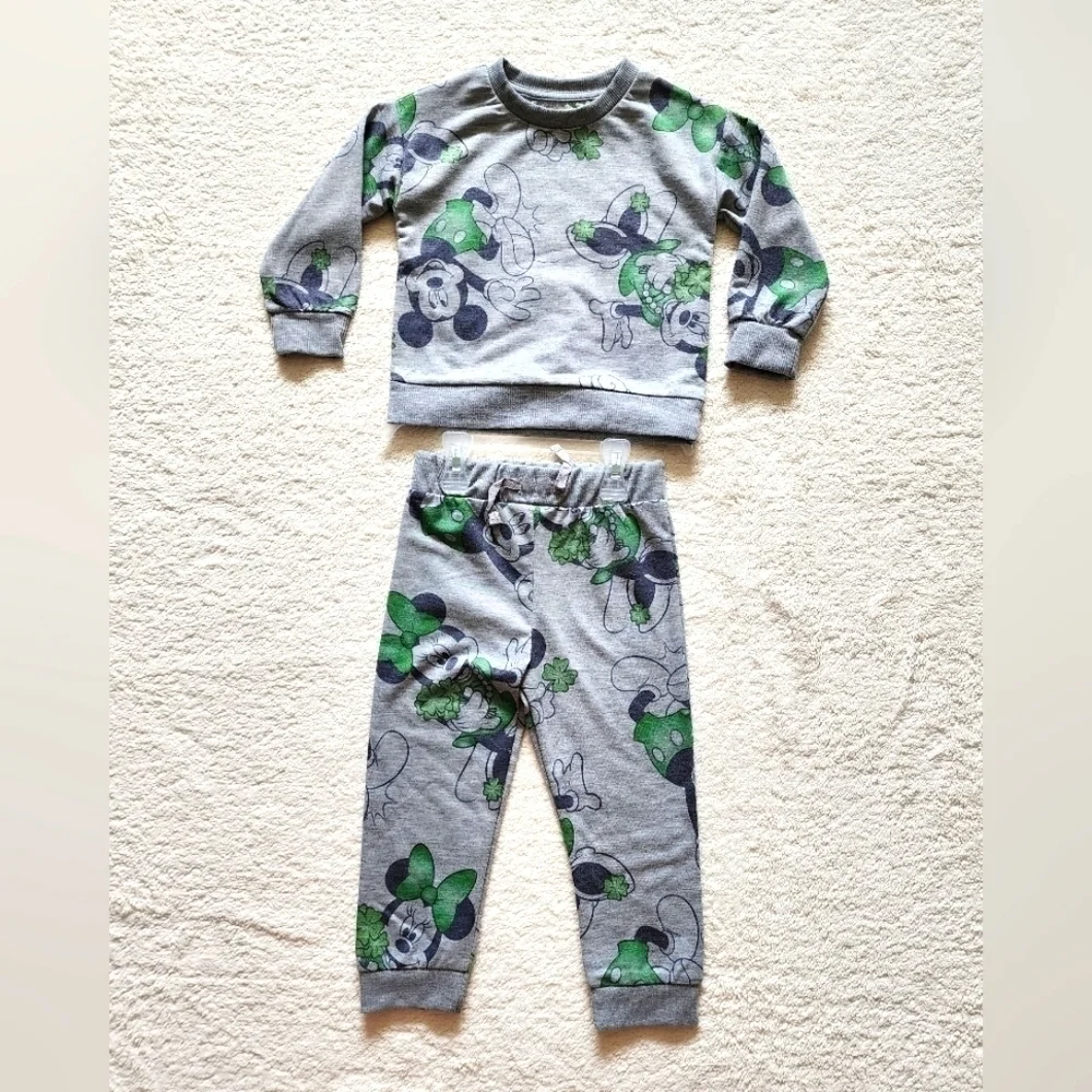 NEW unisex boy / girl Disney Mickey and Minnie mouse Patrick's day outfit size 2
